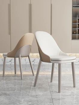 Италиански минималистичен стол за хранене Модерен минималистичен случайни стол с облегалка Лека луксозна мека чанта за хранене на стол, направен от розово злато